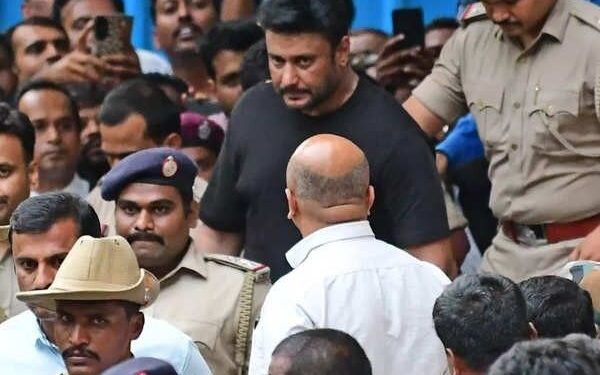 Darshan Renukaswamy Murder Case; Thoogudeepa Bail | Supreme Court | रेणुकास्वामी मर्डर केस- एक्टर दर्शन की जमानत रद्द: सुप्रीम कोर्ट बोला- लोकप्रियता चाहे जितनी हो, कानून से बड़ा कोई नहीं; आरोपी सरेंडर करें