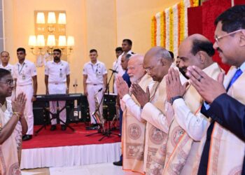 VIDEO: 79वें स्वतंत्रता दिवस पर राष्ट्रपति भवन में ‘एट होम’ समारोह, PM मोदी समेत कई बड़े नेता हुए शामिल