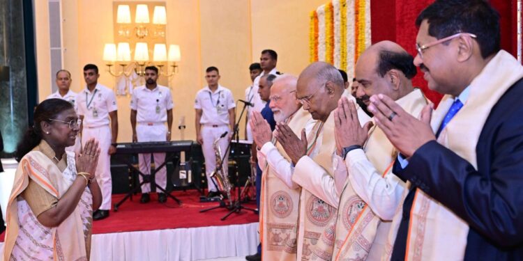 VIDEO: 79वें स्वतंत्रता दिवस पर राष्ट्रपति भवन में ‘एट होम’ समारोह, PM मोदी समेत कई बड़े नेता हुए शामिल