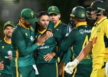 south africa beat australia by 98 runs in first odi keshav maharaj