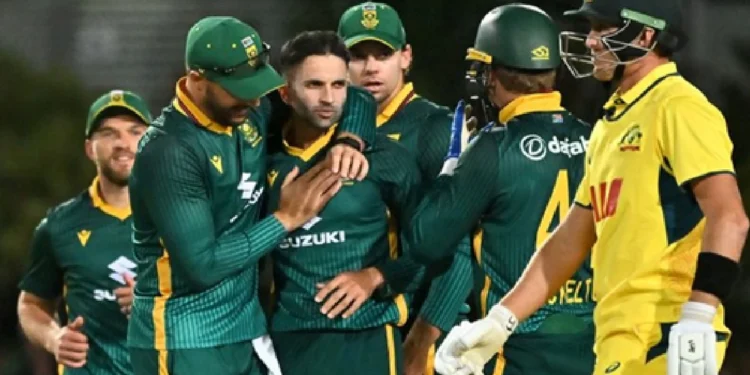 south africa beat australia by 98 runs in first odi keshav maharaj
