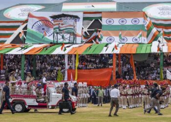 जश्न-ए-आजादी: इस राज्य के CM ने बुजुर्ग मां-बाप की सेवा करने वालों को किया सम्मानित, 1-1 लाख रुपये दिए