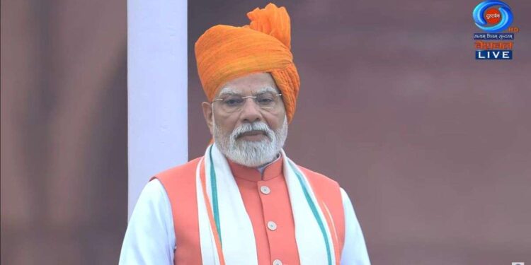 लाल किले से पीएम मोदी ने दिया पाकिस्तान को कड़ा संदेश, कान खोलकर सुन ले दुश्मन देश