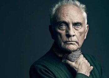 Supermsn actor Terence Stamp dies at 87, came inida to meet osho in 1976 | हॉलीवुड एक्टर टेरेंस स्टैंप का निधन: सुपरमैन फ्रेंचाइजी के विलेन बने थे, गोल्डन ग्लोब-कांस जीता, ऑस्कर नॉमिनेशन मिला था; ओशो के आश्रम आकर बने थे संन्यासी