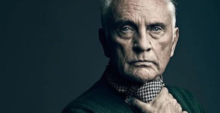 Supermsn actor Terence Stamp dies at 87, came inida to meet osho in 1976 | हॉलीवुड एक्टर टेरेंस स्टैंप का निधन: सुपरमैन फ्रेंचाइजी के विलेन बने थे, गोल्डन ग्लोब-कांस जीता, ऑस्कर नॉमिनेशन मिला था; ओशो के आश्रम आकर बने थे संन्यासी