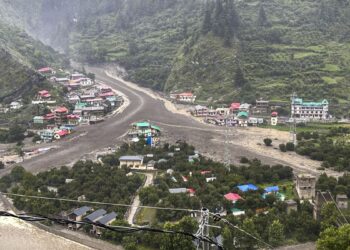 धराली में 28 केरलवासियों का ग्रुप हुआ लापता, उत्तरकाशी से गंगोत्री के लिए निकला था