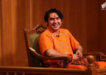 लंदन में एक बाथरूम के अंदर कैसे अटक गए थे धीरेंद्र कृष्ण शास्त्री? ‘आप की अदालत’ में खुद सुनाया मजेदार किस्सा