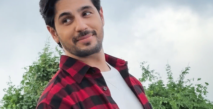 Siddharth Malhotra gave a midnight surprise to Shanaya Kapoor | सिद्धार्थ मल्होत्रा ने शनाया कपूर को दिया था मिडनाइट सरप्राइज: एक्ट्रेस के जन्मदिन पर करण जौहर ने एक्टर को गिफ्ट के तौर पर घर भेजा था