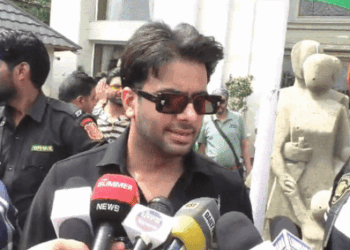 Punjab singer Mankirt Aulakh received threat call, police complaint update | पंजाबी सिंगर मनकीरत औलख को मिली धमकी: विदेशी नंबर से मोबाइल पर आया मैसेज; लिखा- तैयारी कर ले बेटे, तेरा टाइम आ गया – Punjab News