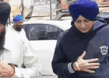 Amritsar Sukhwinder Singh Reach Gurdwara Shahid Ganj Sahib News Update | अमृतसर के गुरुद्वारा शहीद गंज साहिब पहुंचे सुखविंदर सिंह: निशान साहिब की सेवा की, शाहरुख खान के गाने ‘छैया-छैया’ से पहचान मिली थी – Amritsar News