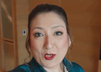 Govinda’s wife Sunita started vlogging | गोविंदा की पत्नी सुनीता ने व्लॉगिंग शुरू की: वीडियो में बाइक पर बैठीं और शराब खरीदी, बोलीं – अब पैसे कमाने की मेरी बारी