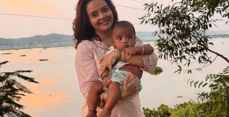 A woman commented on her son’s complexion, Devolina got angry | बेटे के रंग पर महिला ने किया कमेंट, भड़कीं देवोलीना: कहा- खुद को सनातनी कहते हैं, हरकत देखो; पहले भी साइबर सेल में कर चुकी हैं शिकायत