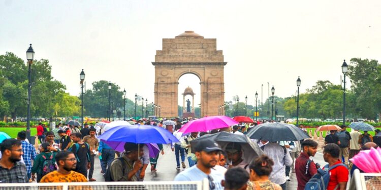 आर्थिक तरक्की में दिल्ली की छलांग, 10 साल में GSDP और इनकम दोनों में इजाफा, जानें प्रति व्यक्ति आय कहां पहुंची?