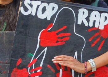 9वीं कक्षा की छात्रा ने स्कूल के शौचालय में बच्चे को जन्म दिया, मचा हंगामा, जानें पूरा मामला