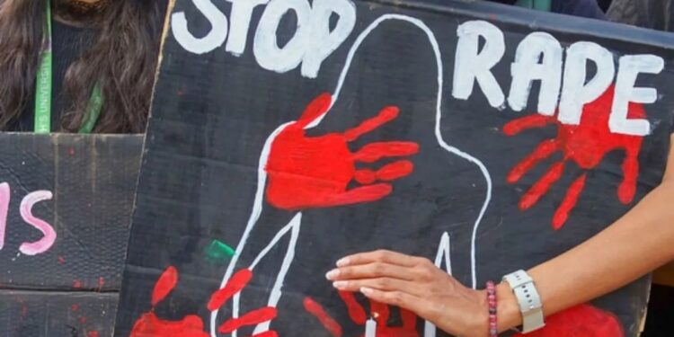 9वीं कक्षा की छात्रा ने स्कूल के शौचालय में बच्चे को जन्म दिया, मचा हंगामा, जानें पूरा मामला