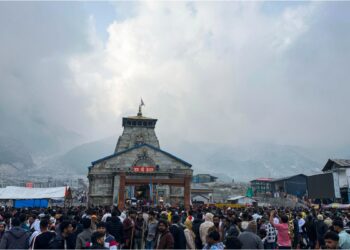 केदारनाथ धाम की यात्रा को किया गया बंद, श्रद्धालुओं और पुलिस के बीच हुई जोरदार बहस