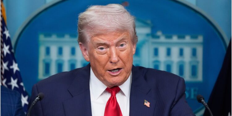 डोनाल्ड ट्रंप भारत से खुश नहीं है क्योंकि…. पूर्व राजनयिक ने बताई असल वजह