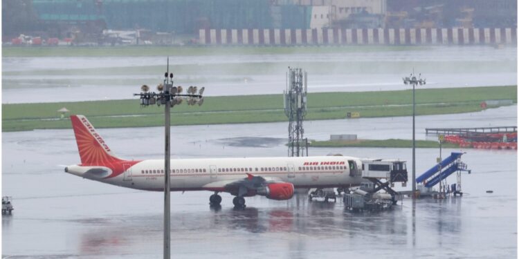 जोधपुर जा रही एयर इंडिया की विमान में आई दिक्कत, वापस मुंबई एयरपोर्ट पर कराना पड़ा लैंड