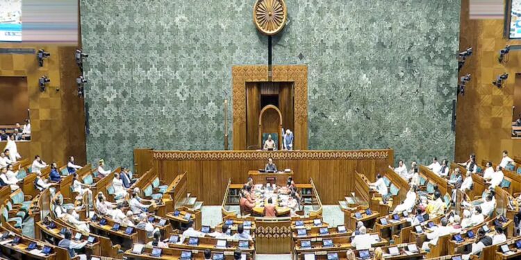 Monsoon Session: भारी हंगामे के बाद लोकसभा की कार्यवाही कल तक के लिए स्थगित, SIR पर छिड़ी बहस