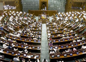 Parliament Monsoon Session LIVE: SIR के मुद्दे पर संसद परिसर में विपक्ष का प्रदर्शन, सदन में आज भी हंगामे के आसार