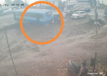 बस स्टैंड पर भयावह हादसे का VIDEO, बस ने ऑटो को टक्कर मार उड़ाए परखच्चे; 5 ने तोड़ा दम