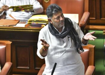 ‘जन्म से कांग्रेसी, मरते दम तक कांग्रेसी ही रहूंगा’, RSS का प्रार्थना गीत गाने वाले डीके शिवकुमार ने मांगी माफी