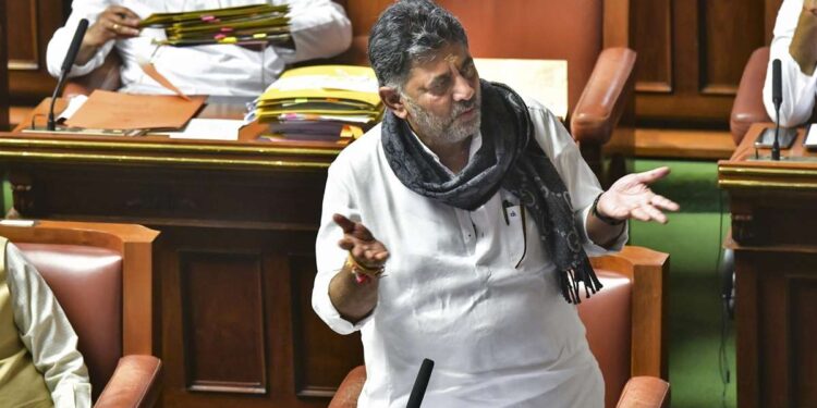 ‘जन्म से कांग्रेसी, मरते दम तक कांग्रेसी ही रहूंगा’, RSS का प्रार्थना गीत गाने वाले डीके शिवकुमार ने मांगी माफी