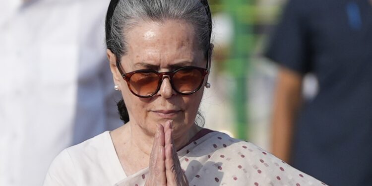 सोनिया गांधी पर बीजेपी का आरोप- नागरिकता मिलने से पहले ही वोटर लिस्ट में जुड़ गया था नाम; दस्तावेज जारी