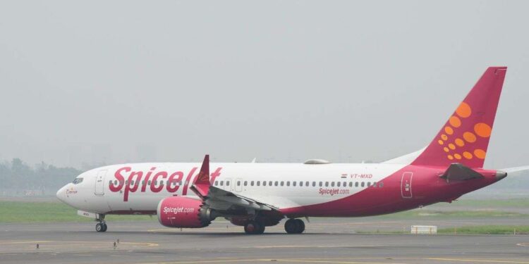 SpiceJet की फ्लाइट की हुई इमरजेंसी लैंडिंग, 4 बच्चों समेत 205 यात्री थे सवार