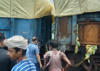 आधे रास्ते में मालगाड़ी से अलग हो गए 7 डिब्बे, 1 घंटे बाद वापस लौटा इंजन, पढ़ें हैरान करने वाला मामला