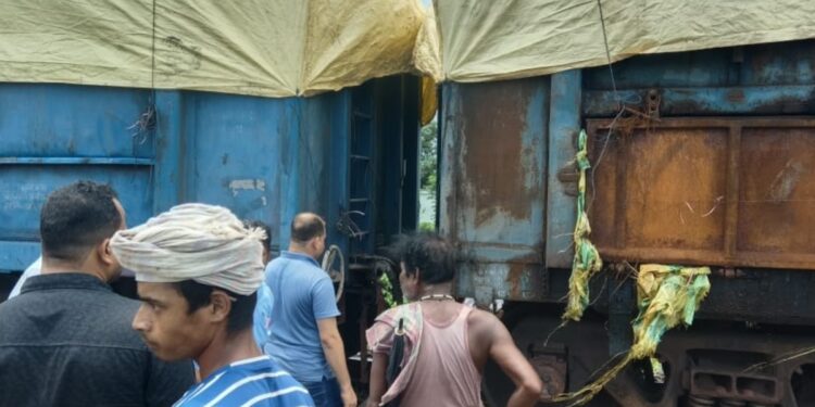 आधे रास्ते में मालगाड़ी से अलग हो गए 7 डिब्बे, 1 घंटे बाद वापस लौटा इंजन, पढ़ें हैरान करने वाला मामला