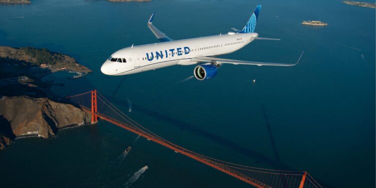 FREE में जिंदगीभर प्लेन में घूमने का मौका मिले तो कितना घूमेंगे, एक फैसले ने बदल दी थी इस अमेरिकी की जिंदगी