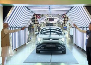 भारत में बनी पहली मारुति सुजुकी ई-विटारा को प्रधानमंत्री ने दिखाई हरी झंडी, जानिए कितनी होगी इसकी कीमत