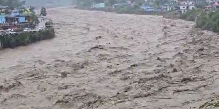 उत्तराखंड में फिर बादल फटा, रुद्रप्रयाग और चमोली में आया सैलाब, भारी तबाही की खबर
