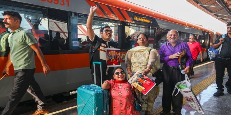 Vande Bharat Train: यात्रियों के लिए खुशखबरी, 10 अगस्त से दौड़ेंगी 3 नई वंदे भारत एक्सप्रेस, ये हैं रूट