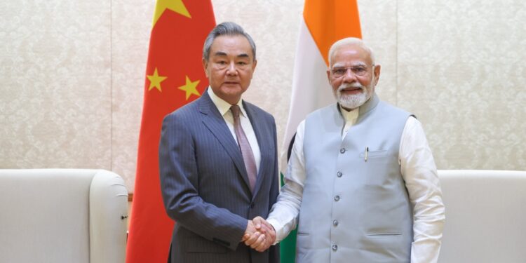 पीएम मोदी से मिले चीन के विदेश मंत्री वांग यी, SCO सम्मेलन के लिए निमंत्रण सौंपा