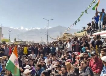 लद्दाख़ को पूर्ण राज्य का दर्जा देने की मांग को लेकर हिंसक प्रदर्शन, BJP दफ्तर में आगजनी, 4 लोगों की मौत; कई घायल