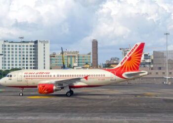 जेवर एयरपोर्ट के पास घर बनाने के लिए AAI से लेनी होगी मंजूरी, बहुत महंगी पड़ेगी लापरवाही