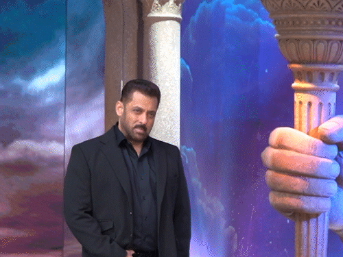 Bigg Boss 19 Weekend Ka Vaar; Arshad Warsi Akshay Kumar | Salman Khan | Bigg Boss 19: इस वीकेंड गायब रहेंगे सलमान खान: 18 साल के बाद अरशद वारसी की वापसी, अक्षय कुमार देंगे साथ