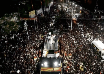 Photos of the stampede in Karur, Tamil Nadu, Actor Vijay, TVK | तमिलनाडु- 39 जानें लेने वाली भगदड़ की 15 PHOTOS: विजय की रैली में गर्मी-उमस से बेहोश लोग भीड़ में दबे; अस्पताल में मातम पसरा