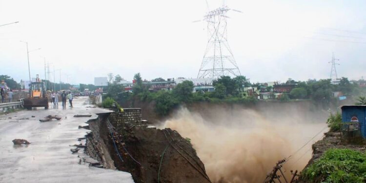 बादल फटने की वजह से देहरादून के किन-किन टूरिस्ट प्लेसेज को पहुंचा नुकसान? क्या मसूरी में भी तबाही मची है?