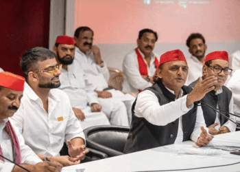 Punjabi-Singer-Mankirt-Aulakh-Honored-Former-CM-Uttar-Pradesh-Akhilash-Yadav-News | पंजाबी सिंगर मनकीरत को अखिलेश यादव ने किया सम्मानित: बोले-सिख समाज ने देश-विदेश में पहचान बनाई, बाढ़ पीड़ितों को राहत नहीं दे सकी केंद्र सरकार – Ludhiana News