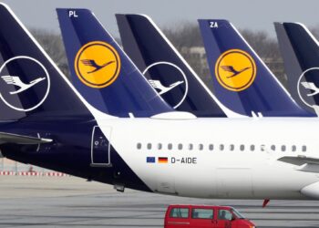 TCS, Accenture के बाद अब ये एयरलाइन कंपनी करेगी छंटनी; 4000 कर्मचारियों की जाएगी नौकरी