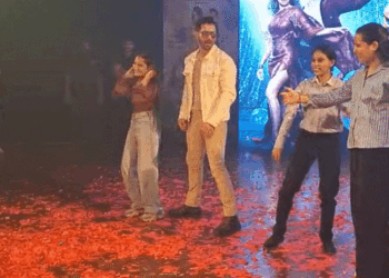 Varun Dhawan reached Jaipur, danced among the students | वरुण धवन बोले-गर्लफ्रेंड बनाएं तो जो करें कंसेंट से करें: इसका ध्यान रखना जरूरी; कॉलेज में स्टूडेंट्स के साथ जमकर किया डांस – Jaipur News