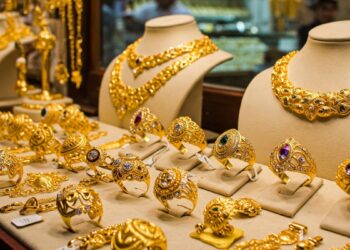 आसमान छू रहे सोने-चांदी के दाम, फिर भी भारत में दोगुना हो गया इंपोर्ट! त्योहारों से पहले क्यों बढ़ी लोगों की डिमांड?
