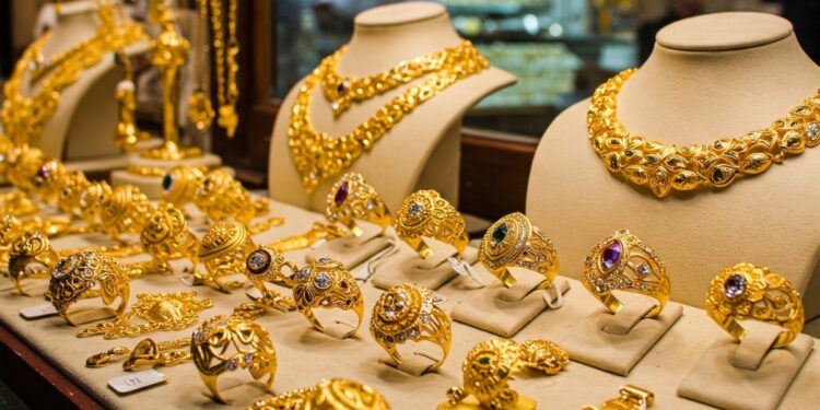आसमान छू रहे सोने-चांदी के दाम, फिर भी भारत में दोगुना हो गया इंपोर्ट! त्योहारों से पहले क्यों बढ़ी लोगों की डिमांड?