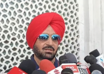 Singer Malkit Singh Bowed Head Golden Temple News Update | सिंगर मलकीत सिंह ने गोल्डन टेंपल में टेका माथा: बाढ़ पीड़ितों के लिए अरदास की, बोले-मुश्किल घड़ी में अपने लोगों के साथ – Amritsar News