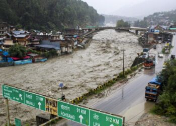 हिमाचलः मूसलाधार बारिश से जनजीवन पर भारी असर, फॉरेस्ट सर्विस की परीक्षा स्थगित, इन इलाकों में ट्रेन सेवाएं सस्पेंड