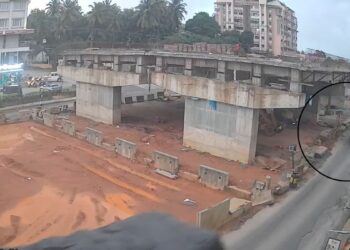 बाइक सवार को 100 मीटर तक घसीटते हुए ले गया ट्रक, सिर बुरी तरह कुचला; हैरान कर देने वाला वीडियो