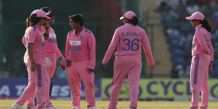 ऑस्ट्रेलिया के खिलाफ तीसरे भारतीय महिला क्रिकेट टीम पर लगा जुर्माना, वनडे में धीमी ओवरगति के लिए मिली सजा